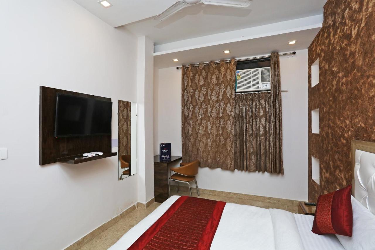 Oyo 12673 The Diplomat Inn Delhi  Esterno foto