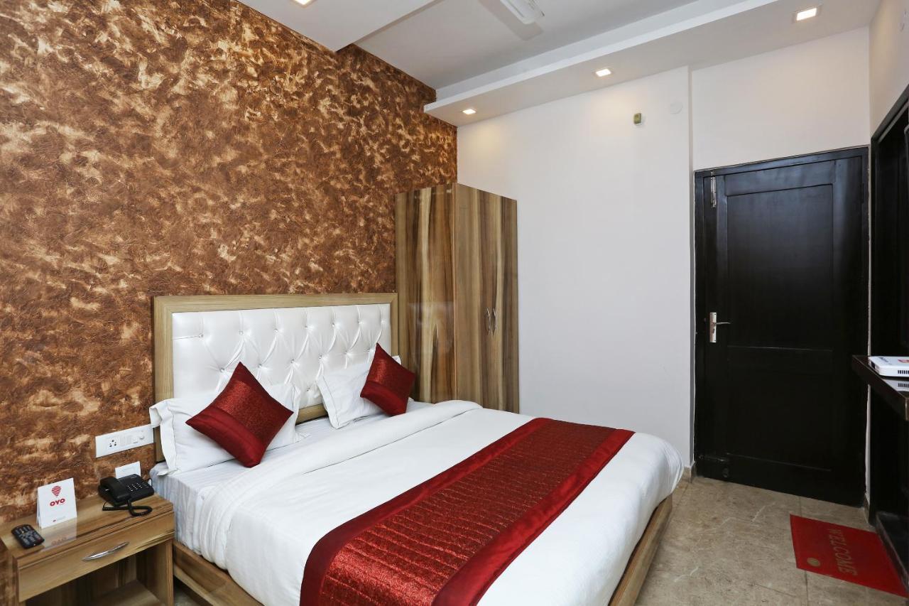 Oyo 12673 The Diplomat Inn Delhi  Esterno foto