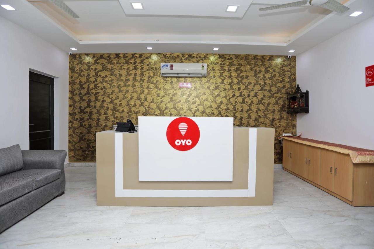 Oyo 12673 The Diplomat Inn Delhi  Esterno foto